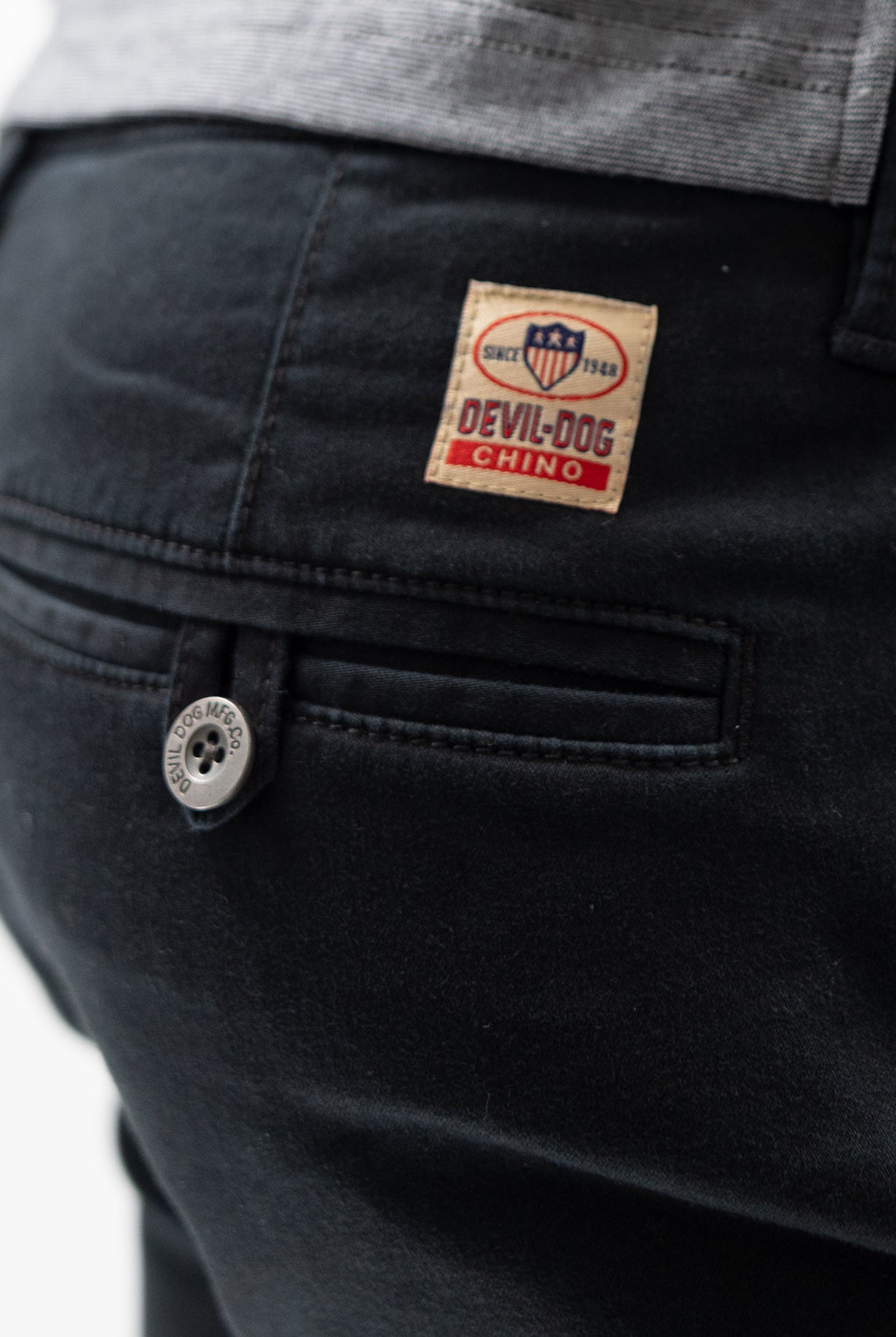 Black backlabel